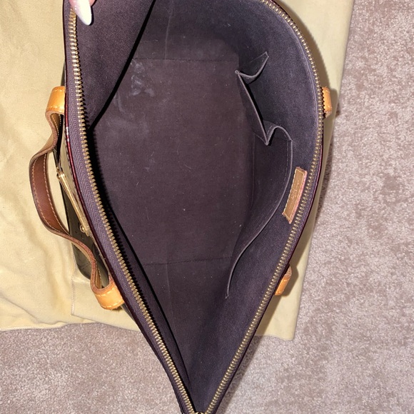 Louis Vuitton Bellevue PM armante - Picture 9 of 11